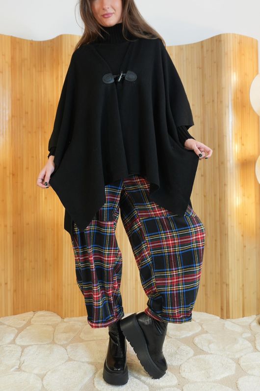 McAlister Knit Cape Black - **